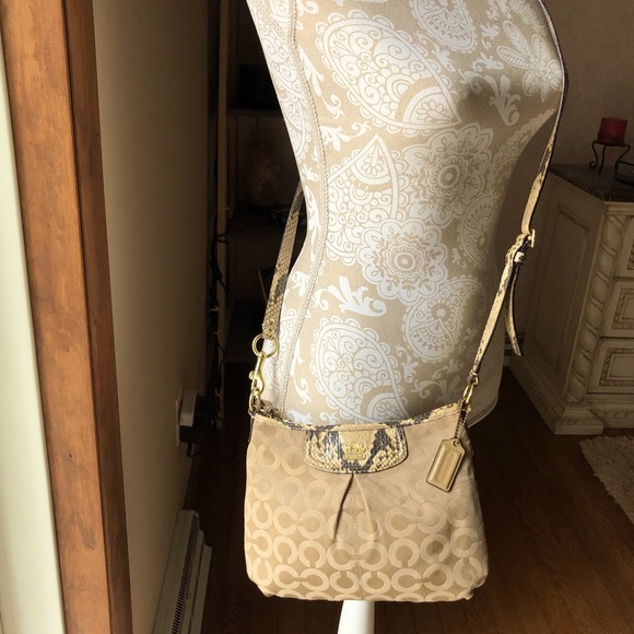 Coach signature fabric cross body bag - Picture 3 of 7